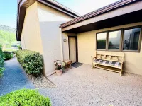 Remodeled Sedona Townhome on Golf Course – Stunning Red Rock Views !!! - Bathtub