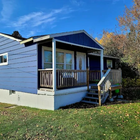 Your vacation starts here! Fully Furnished 3 bedroom home! Close to Ferry's!