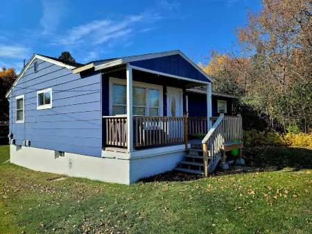 Your vacation starts here! Fully Furnished 3 bedroom home! Close to Ferry's!