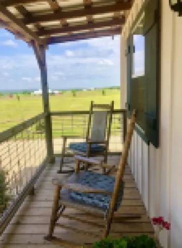 Hidden Gem Rustic private Cottage but minutes to downtown Fredericksburg.