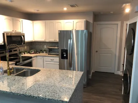 Amazing Five-Star Luxury Thornton Park two Bedroom Apt - close to Kia Center. Отели рядом с достопримечательностью «Harry P Leu Gardens»