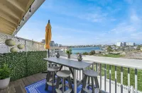 Beautiful View of Destin Harbor Retreat. 1 bedroom/ 1 bath.