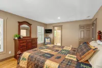 Deer Path - Fall Colors/Mountain Views, Private Creek, Gas Logs, Fire Pit