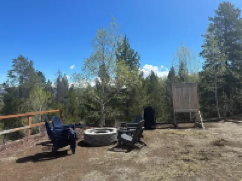 Cozy mountain retreat, views of Grand Teton, 30 minutes to JHMR and downtown. Hotels in Hoback