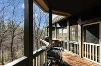 Upscale Big Canoe w/ Mountain View & hot tub. close to Wildcat amenities