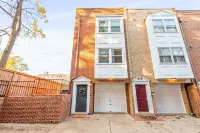 Elegant Townhome ★ Heart of Arlington ★ Kid & Pet-Friendly Hotels in Ballston