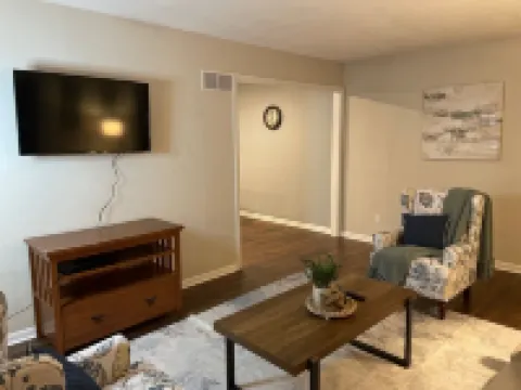 Cozy Haven: Your Home Away from Home Spacious 5-bedroom house with AC and Wi-Fi