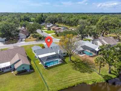 Pool Home That Backs Up to Water- Only 20 Miles to Beautiful Florida Beaches! Các khách sạn gần Ellenton Premium Outlets