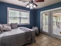 Lakeview Home in serene setting, 3 mi to Grove! Perfect for families & fishermen Hotels in Grove