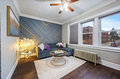 Chicago style apt/Near Hosp/ORD/MDW/DT โรงแรมใน