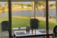 Swan Lake House in Sun City Center with 60' Screened Lanai Hotels in Sun City Center