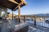 Stunning Luxury Home in Spanish Peaks Mountain Club, Yellowstone, Big Sky