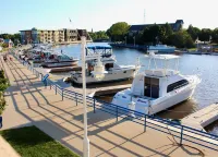 Sheboygan Waterfront 3 Bedroom 2.5 Bathroom Home Hotels in Sheboygan