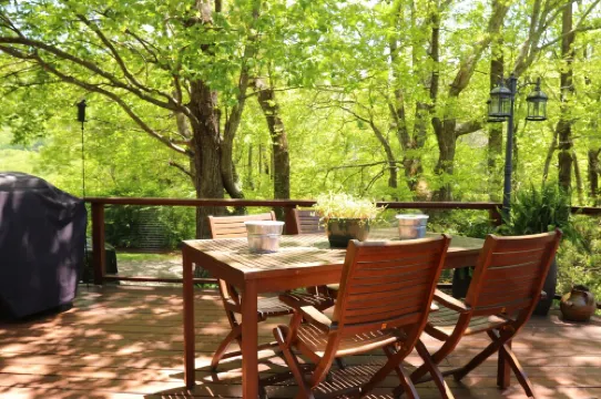 Mountain Getaway For Couples! 17 miles to Asheville, Pet Friendly, Hot Tub