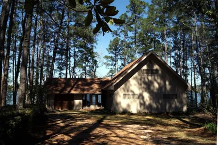 Spectacular Waterfront - 150+ 10 Star Reviews!