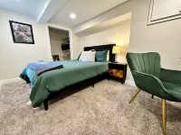 Stylish Mtn. Haus HQ: Hot Tub+Air Hockey & Near Light Rail Hotels in Arvada