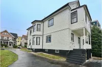 Boston Luxury Home, Free parking, 5 mins to the Casino, 10 minutes to airport. Hotels near Costco Wholesale