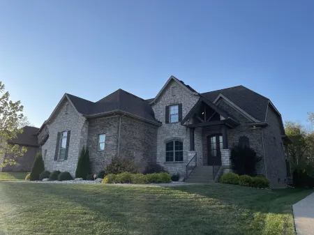 Beautiful Home with Pool & Home Gym! Just 20 Min to KY Derby!!