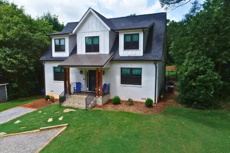 Family Friendly w/4 Kings Near Uga & Downtown Athens. Parking for Uga Basketball