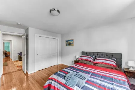 Charming 3BHK - 15 mins bus ride to Time Sq., NYC Отели рядом с достопримечательностью «Запад Нью Йорк Паркс Департмент»