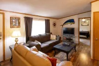 Motorsports Basecamp near lakes and forest Hotel a Round Lake