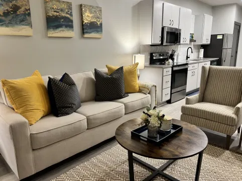 Modern Home w/Skyline Views 1.6 mi from downtown Louisville 克拉克斯維爾酒店