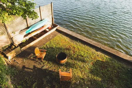 Dreamy lakefront cottage - 20 min from Ann Arbor!