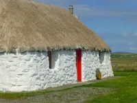 Welcome to our romantic, traditional thatched blackhouse; an ideal retreat - Homestays