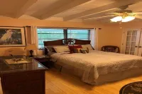 Canal Front Winter Escape with Dock, Hot Tub and Cabana Club Access
