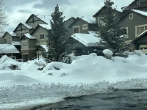 On Pineview Reservoir - just a short walk down the trail to the beach!
