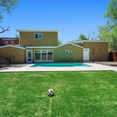 Near-North Valley Oasis! Sleeps 11! Easy Access to I-40, Pool, Hot Tub, AC/Heat