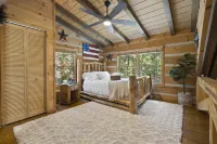 3/3 Sleeps 8, HotTub, Game Room, Fire Pit! Putting Green! Unbeatable Location!!