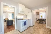 Cozy Cottage minutes to Downtown