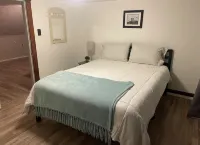 1 Block to the Beach! Firepit, 2 Bikes, Sleeps 4