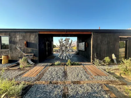The LoneEast An Eastern Sierra wilderness retreat