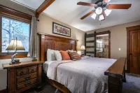 Cedar Cove -Private Lake Front + Hot Tub -5 min to Branson Strip -Dogs ok w/fee! 銀元城主題樂園附近的飯店