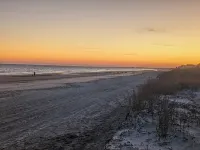 Second Row Folly Beach; Two living rooms ; Great Reviews