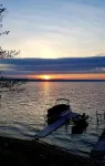Remodeled cozy cottage & only a 5 minute walk to Hubbard Lake. Lots of parking!