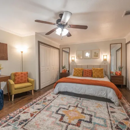 Charming 5 Bedroom w/ Self Check-In, Garage Parking & Pet Friendly