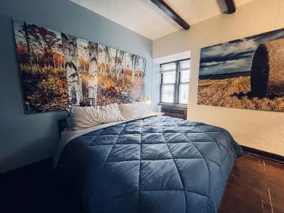 Kegel's Inn - Studio - Classic Apartment #4 Hotels near 1022 Pub & Grub