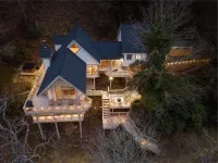 Stunning River Front Treehouse! Hotels near Alliance Bible Fellowship