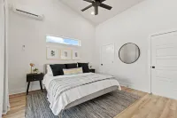 War Eagle Creek Retreat- Cabin on the Creek- Private but close to everything - Chalets