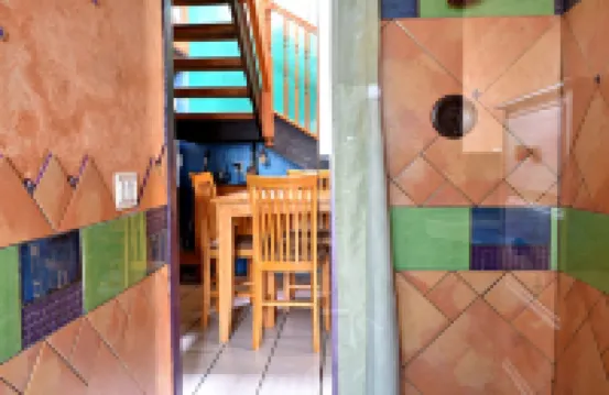 Lodging and Art Gallery-Charming Space Next to Everything, Walk Anywhere!