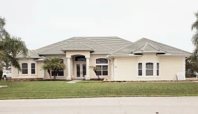 Beautiful Saltwater Canal House
