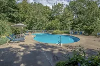 Family-friendly condo with amenities minutes from StoryLand & ski mountains! - 수영장