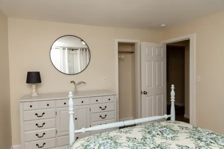 Large 4 Bedroom CT Home Comfy for Longer Stay Отели рядом с достопримечательностью «Публичная библиотека Бристол»