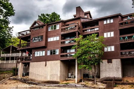 Indoor/Outdoor Pools! Hot Tub!! Sauna!!! Steam Room!!!! Relaxation!!!! Отели в г. Осейдж Тауншип