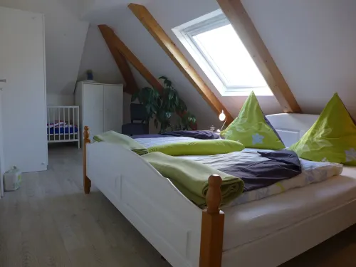 Very light, friendly apartment for 2 to 4 people with WiFi