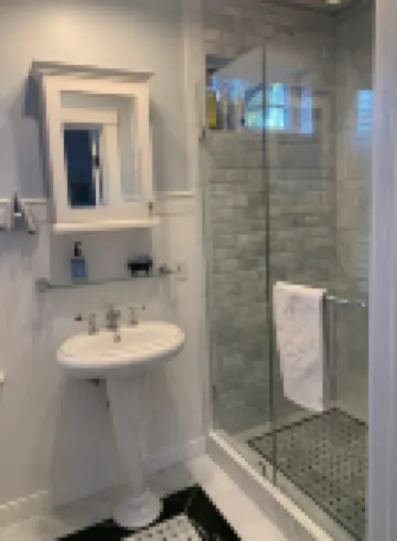 Oceanside Victorian Cottage Located On Scenic West Cliff Drive