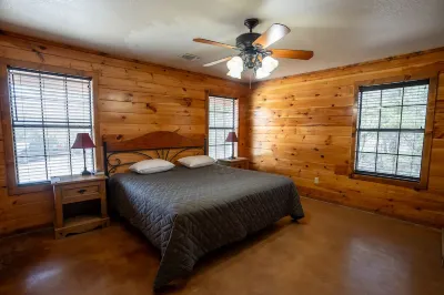 Watering Hole/Near Golf Course Multi-Family/FREE Frio @ Gravel Bar w/Concan VIP